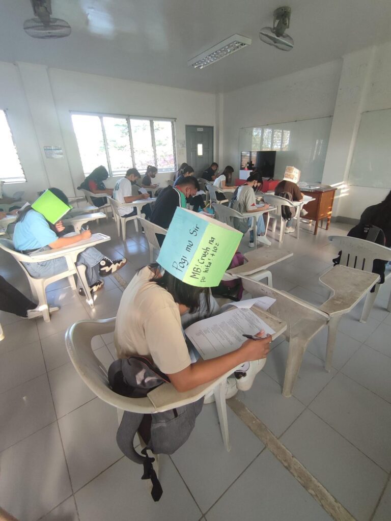 Chapéu na escola filippinas